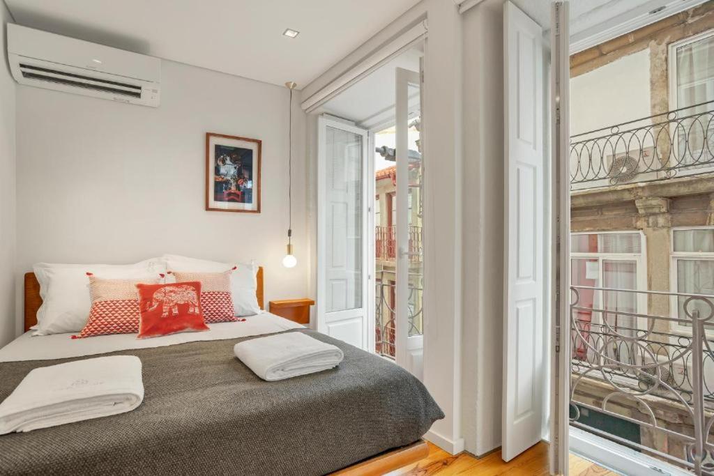 Host Wise - Lovely Shinny Flats With Balcony - Clerigos Porto Eksteriør billede