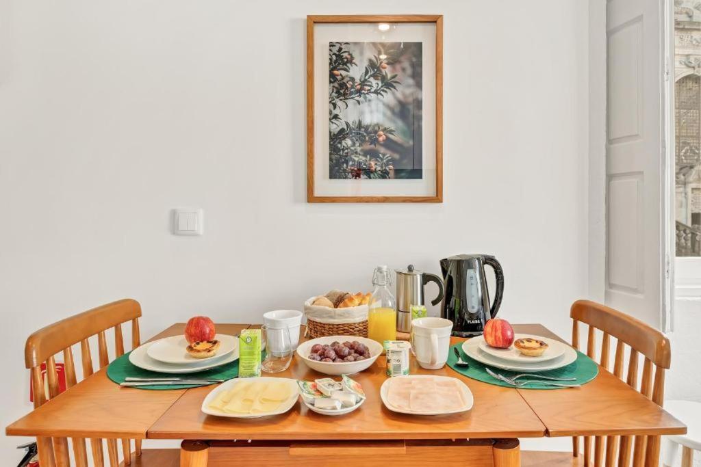 Host Wise - Lovely Shinny Flats With Balcony - Clerigos Porto Eksteriør billede