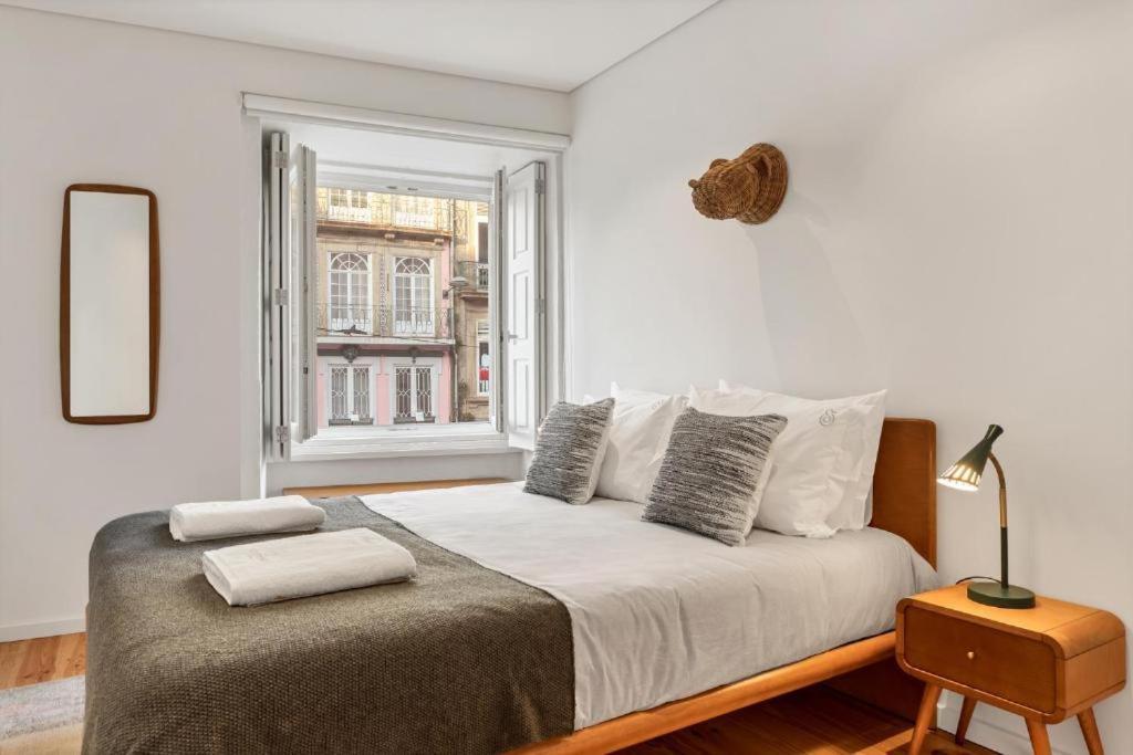 Host Wise - Lovely Shinny Flats With Balcony - Clerigos Porto Eksteriør billede