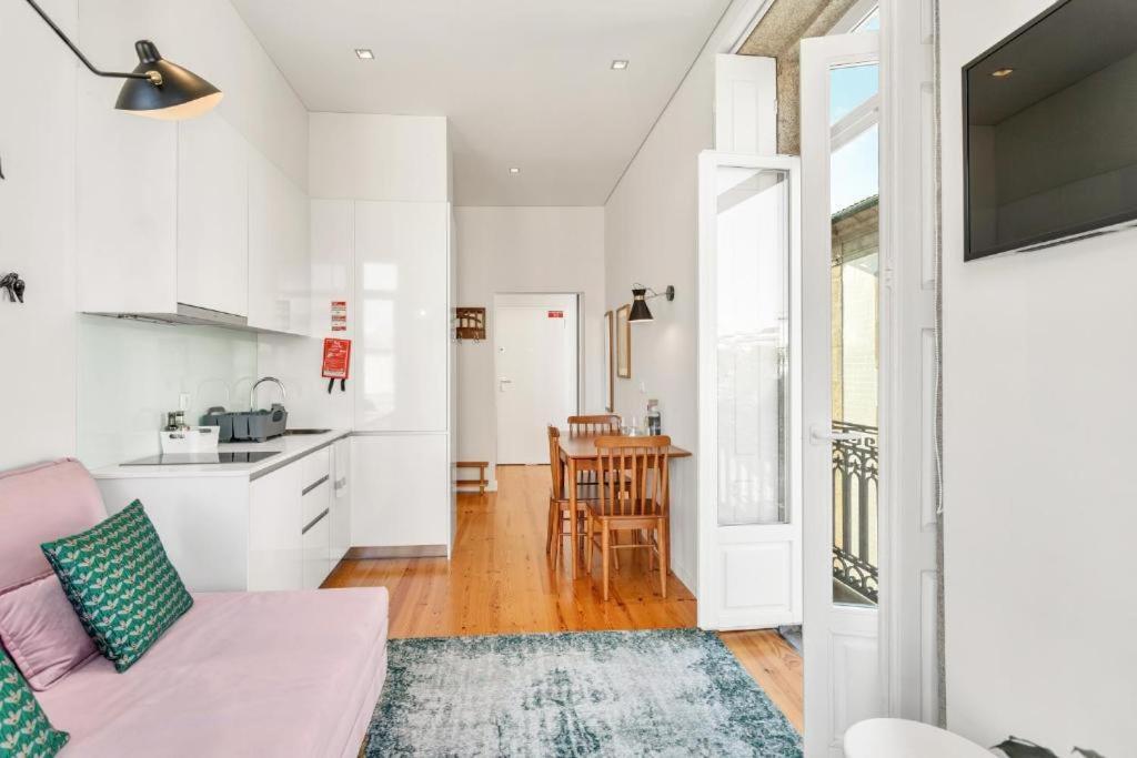 Host Wise - Lovely Shinny Flats With Balcony - Clerigos Porto Eksteriør billede
