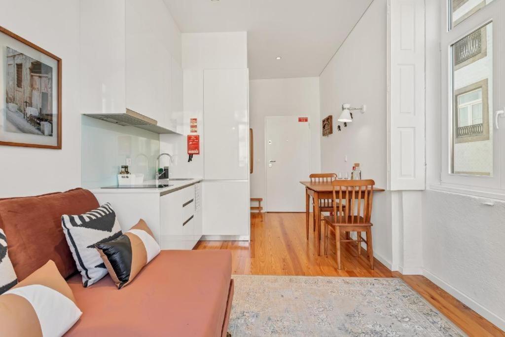 Host Wise - Lovely Shinny Flats With Balcony - Clerigos Porto Eksteriør billede