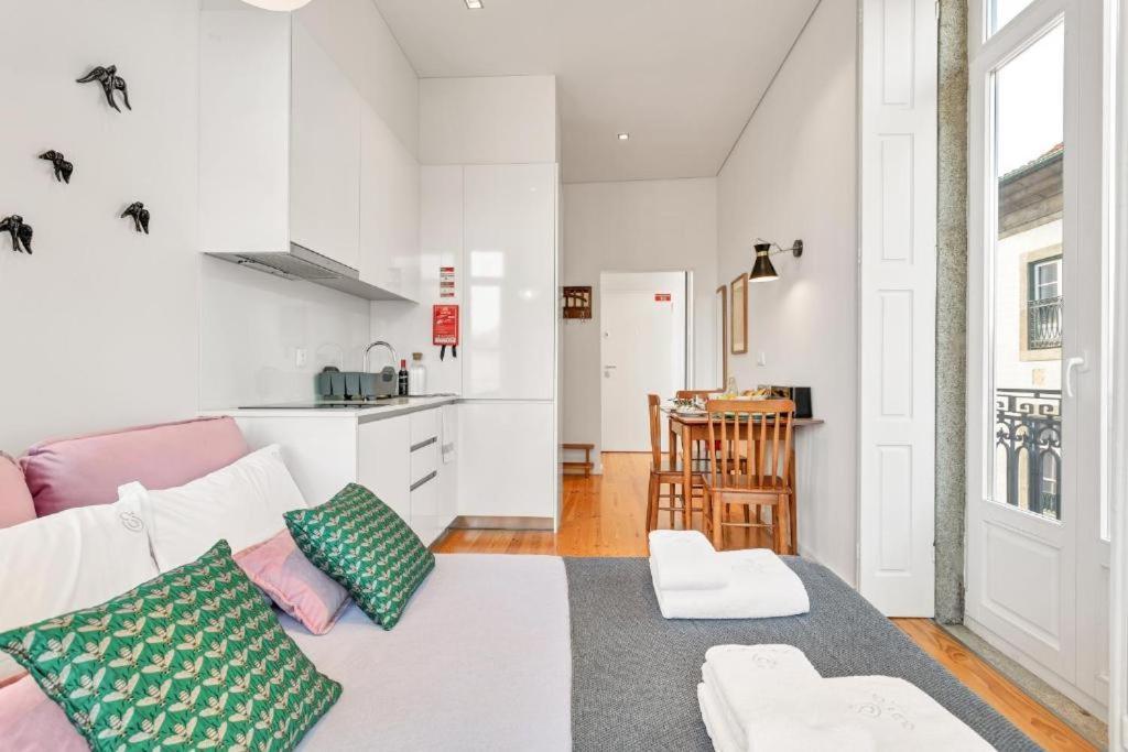 Host Wise - Lovely Shinny Flats With Balcony - Clerigos Porto Eksteriør billede
