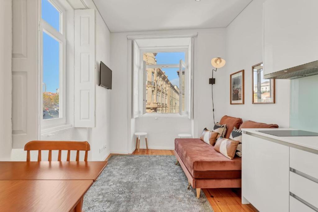 Host Wise - Lovely Shinny Flats With Balcony - Clerigos Porto Eksteriør billede