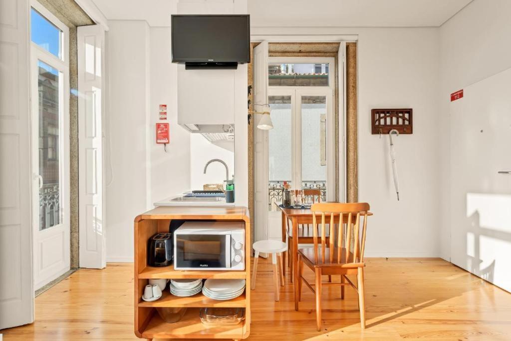 Host Wise - Lovely Shinny Flats With Balcony - Clerigos Porto Eksteriør billede