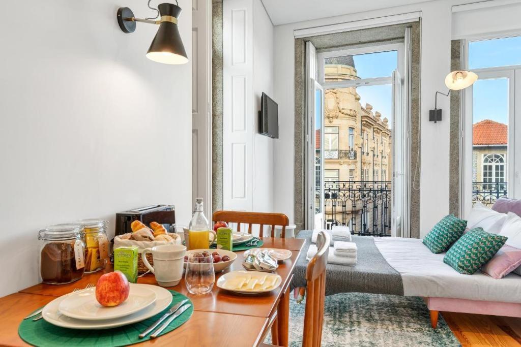 Host Wise - Lovely Shinny Flats With Balcony - Clerigos Porto Eksteriør billede
