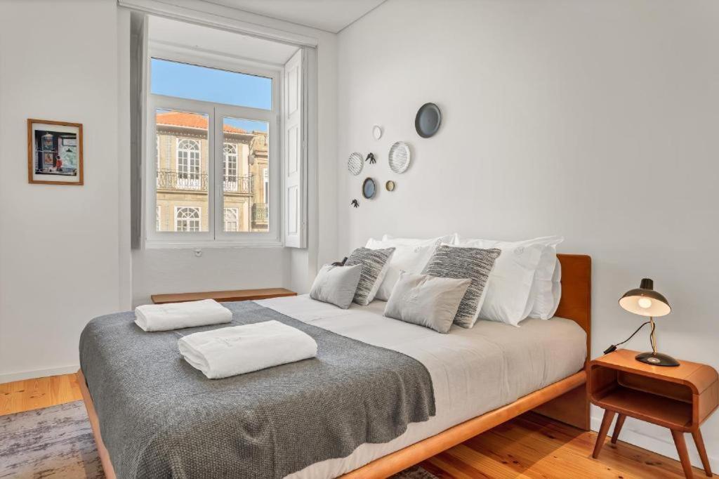 Host Wise - Lovely Shinny Flats With Balcony - Clerigos Porto Eksteriør billede