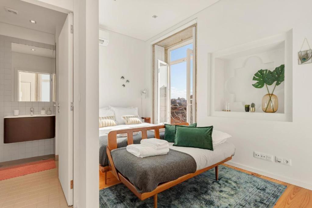 Host Wise - Lovely Shinny Flats With Balcony - Clerigos Porto Eksteriør billede