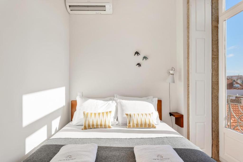 Host Wise - Lovely Shinny Flats With Balcony - Clerigos Porto Eksteriør billede