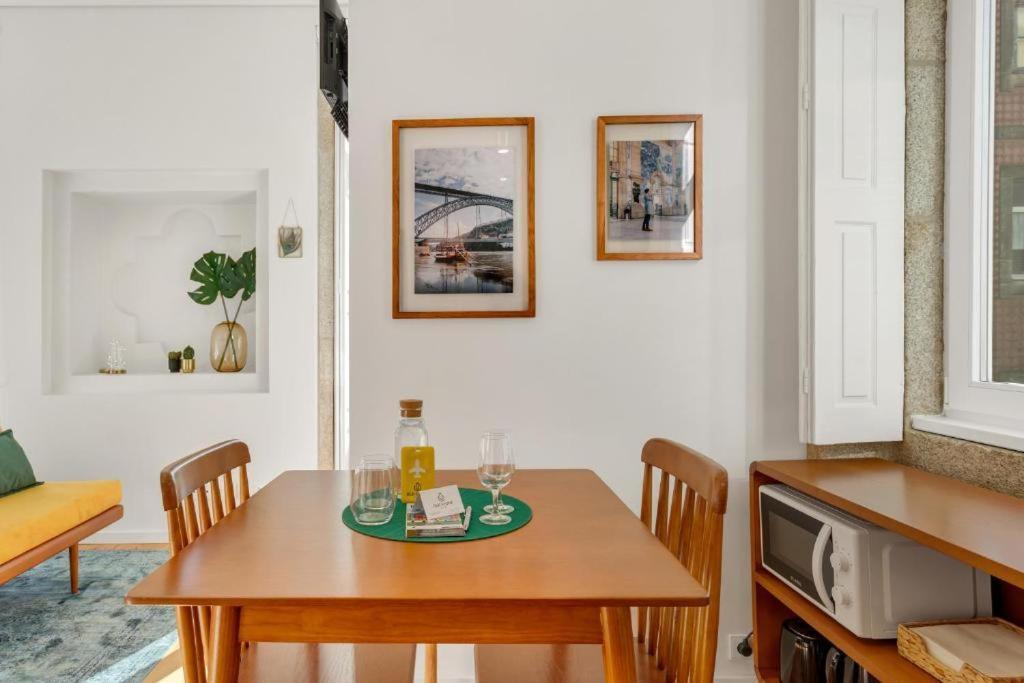 Host Wise - Lovely Shinny Flats With Balcony - Clerigos Porto Eksteriør billede