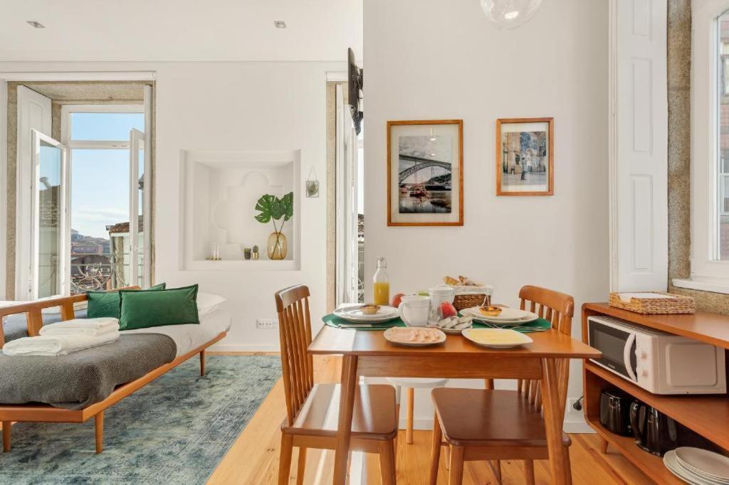 Host Wise - Lovely Shinny Flats With Balcony - Clerigos Porto Eksteriør billede