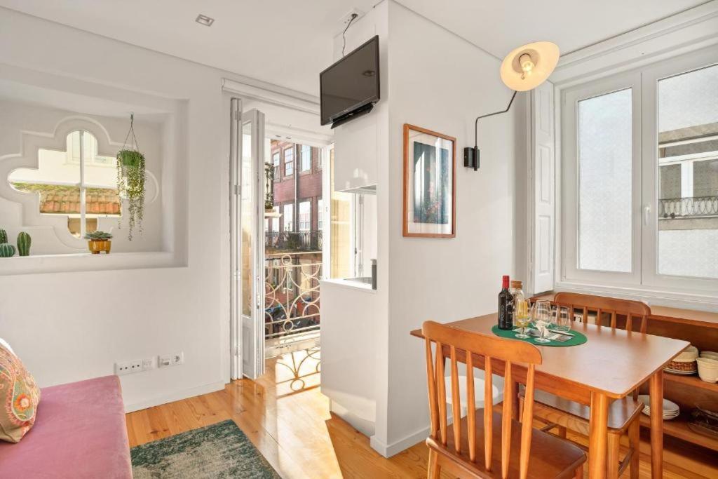 Host Wise - Lovely Shinny Flats With Balcony - Clerigos Porto Eksteriør billede
