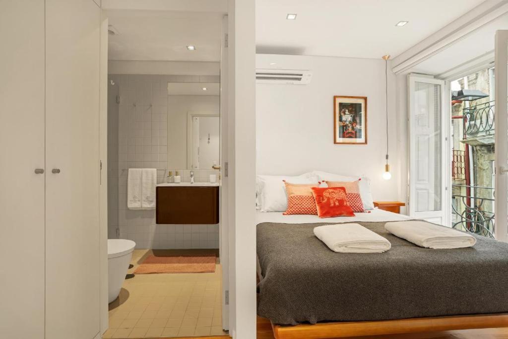 Host Wise - Lovely Shinny Flats With Balcony - Clerigos Porto Eksteriør billede