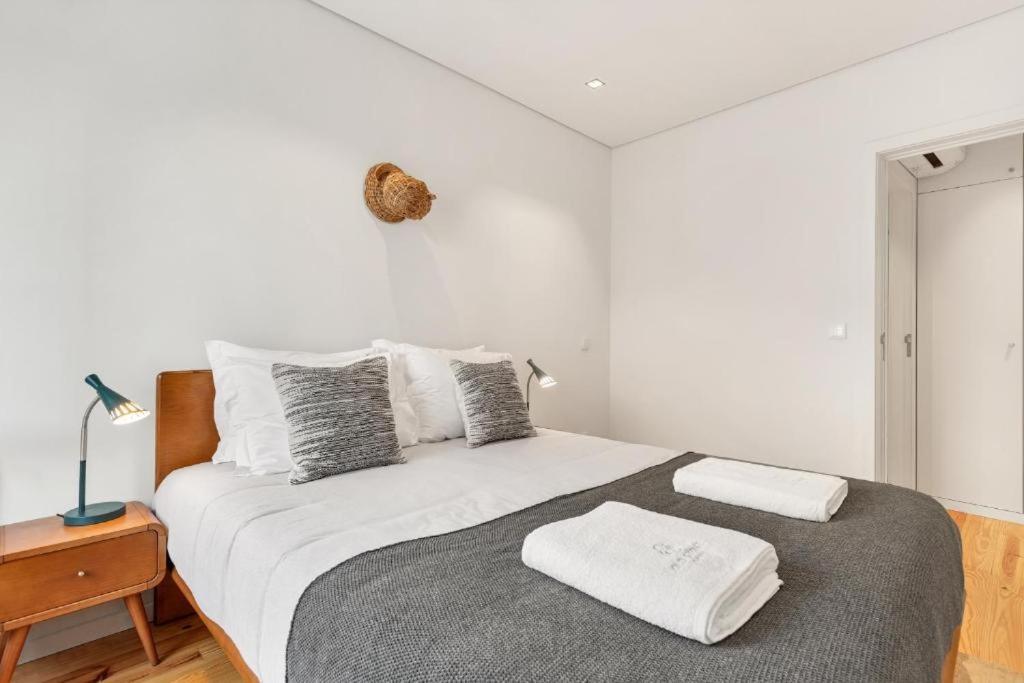 Host Wise - Lovely Shinny Flats With Balcony - Clerigos Porto Eksteriør billede