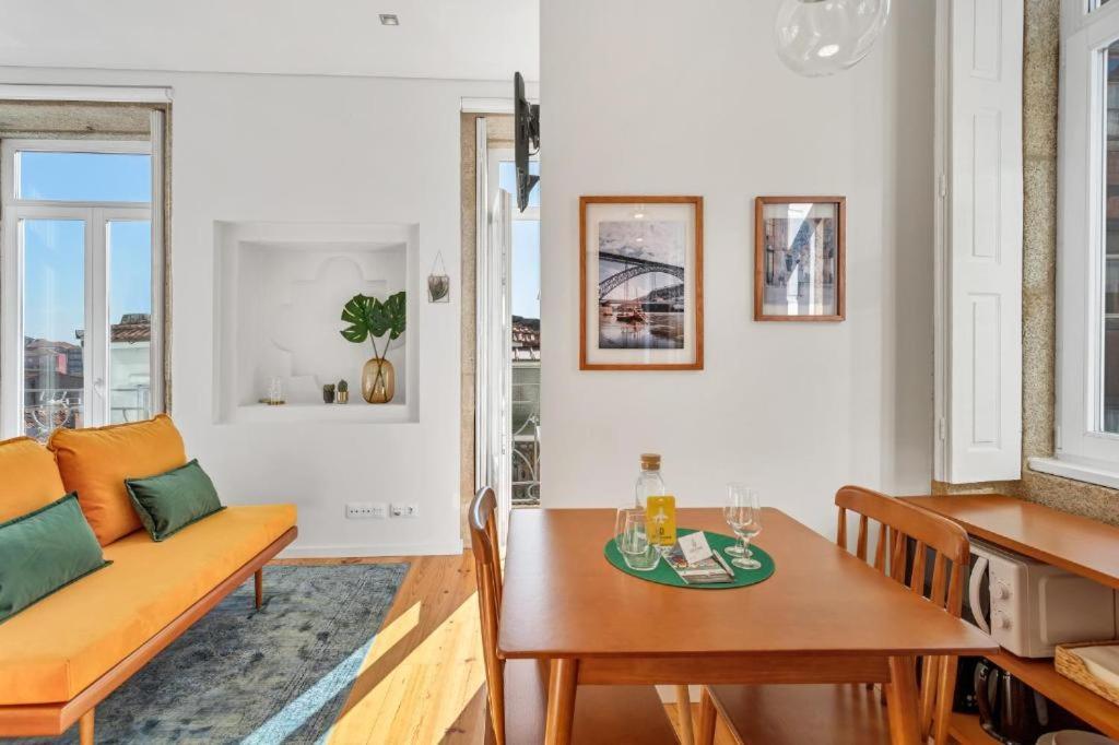 Host Wise - Lovely Shinny Flats With Balcony - Clerigos Porto Værelse billede