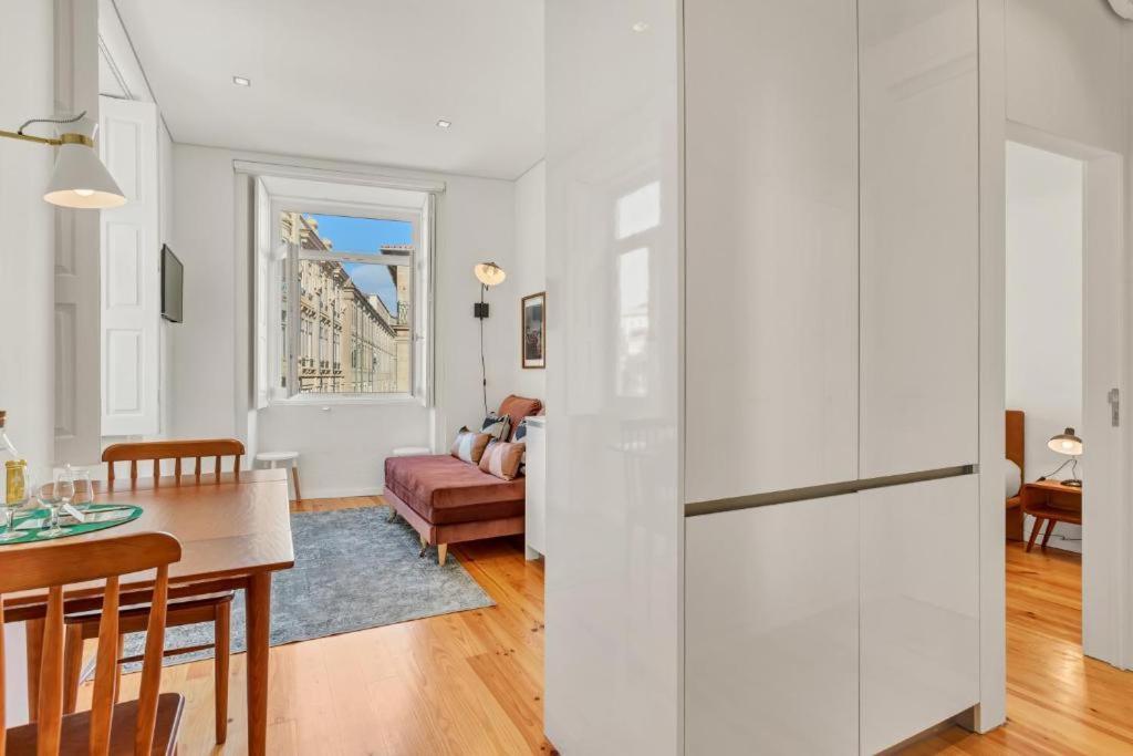 Host Wise - Lovely Shinny Flats With Balcony - Clerigos Porto Værelse billede
