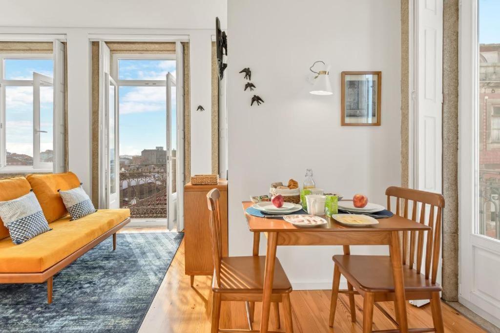 Host Wise - Lovely Shinny Flats With Balcony - Clerigos Porto Værelse billede