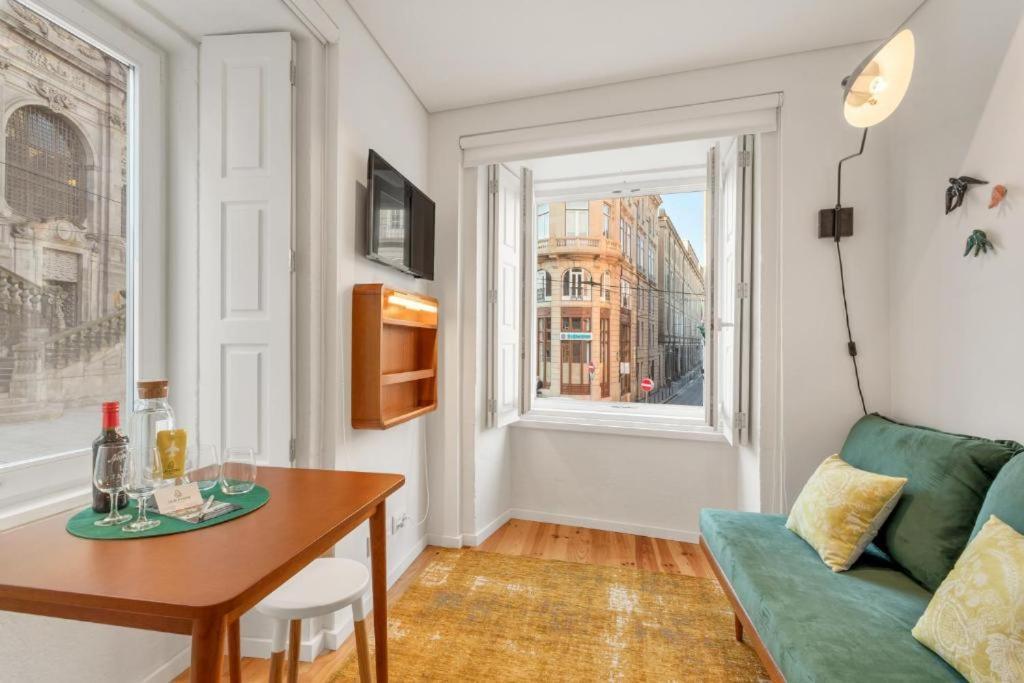 Host Wise - Lovely Shinny Flats With Balcony - Clerigos Porto Værelse billede